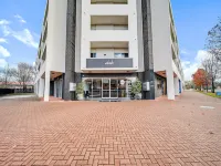 Lakeside 1-Bed with A/C, Parking & Balcony