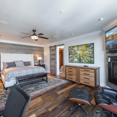 Deer Valley Luxury Mountainside Escape, Outdoor Seating, Private Hot Tub, Walk to Hiking Trails