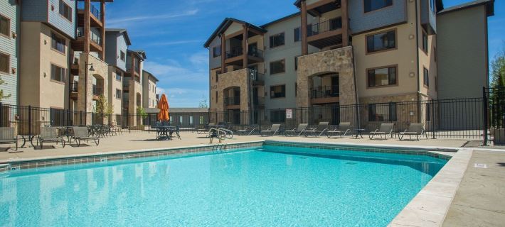 Huge Condo with Stunning Views from Oversized Deck Save 20% on 7 Nights! Hotels in Summit County
