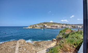 Waterfront Gozo Stay Overlooking Marsalforn Bay