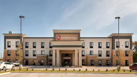 Best Western Plus Ardmore Inn  Suites Отели рядом с достопримечательностью «Публичная библиотека Ардмор»