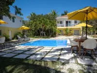 Laughing Bird Studio #7 - Brand New Stylish Apartment, Pool, Bea 1 Bedroom Condo Hotels in Governor's Harbour