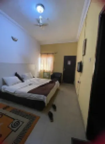 De- Compact Hotel and Suite Hotels in 