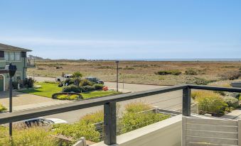 Steps to Ocean: Luxe Family Home in Half Moon Bay!