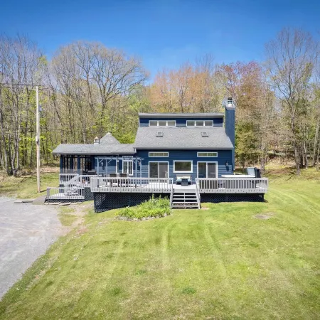 'The Mountain House:' Windham Retreat w/ Hot Tub!