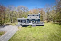 'The Mountain House:' Windham Retreat w/ Hot Tub! - Homestays