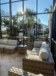 Island Townhouse Steps from the Ocean, Large Lanai, Heated Pool - Summer Avail
