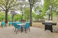 5 Blocks to Beach Access: Sanders Island Getaway! - 2-Star