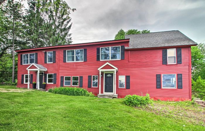 Renovated Farmhouse < 1 Mile to Okemo Mountain!
