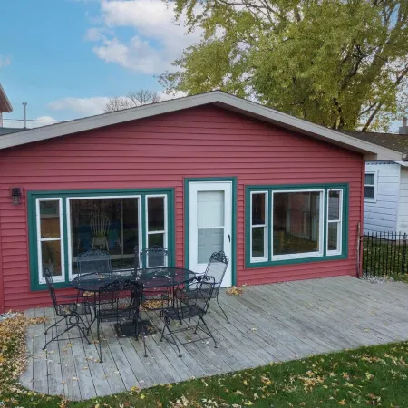 Catch on the Canal - Waterfront Getaway Near Casino, Dining & Entertainment