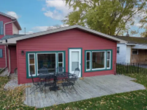 Catch on the Canal - Waterfront Getaway Near Casino, Dining & Entertainment