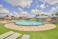 Hôtel Domaine du Lac Bleu - Pools