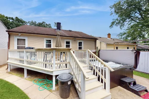 2 Mi to Beach! Hot Tub Haven in Michigan City - Homestays