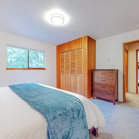Forested 4 BR w/ Games, Fire Pit & Wood Stove