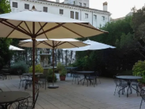 بيل أرتي هوتل Hotels near جسر الأكاديمية