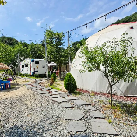 Gapyeong Glamping Sagmakkeut Village Отели рядом с достопримечательностью «Астрономическая обсерватория «Космопия»»