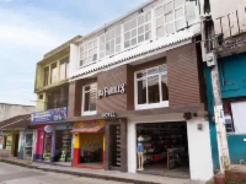 Los Faroles Zona 3 Hotels in Coban