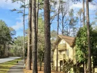 Poolside at Lake Keowee Golf,Hike,Waterfalls,Zip-Lining,Parks,Comfy 2Bed 1Bath Hotels in Oconee County