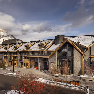 Peaks Hotel and Suites Hotels near Surprise Corner Viewpoint