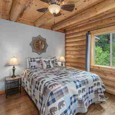 Bearfoot Chalet 3 Bedroom Home by NW Comfy Cabins Rooms