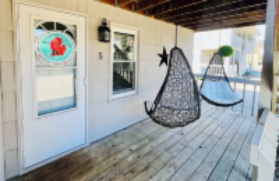 COZY BEACH Nesting in the ♥️ of DOWNTOWN with SEASONAL POOL&HOT TUB ACCESS