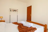 FF 02 - Bedroom 2 in Sea Breeze Guesthouse - Pensions