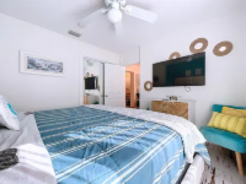 Charming Cabana Beach Club #8 - Your Coastal retreat Awaits9 also available. Hotels in Longboat Key