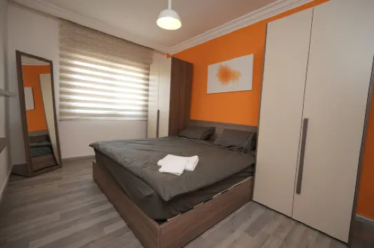 巴達羅橙色公寓三卧室全天候電力