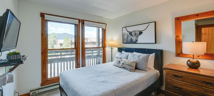 Upscale Condo w/ Balcony < 1/2 Mi to Ski Resort Ξενοδοχεία στην πόλη Routt County