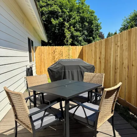 Located in South Sandpoint, only 2 blocks from the lake!
