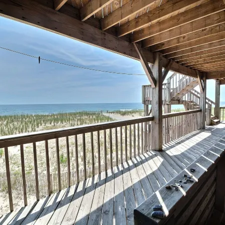 Lighthouse View Oceanfront Lodging