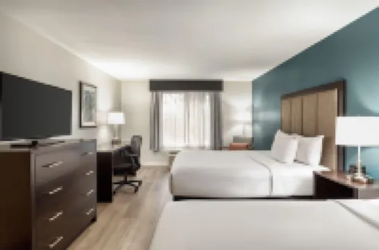 La Quinta Inn & Suites by Wyndham Fairfield - Napa Valley Hotels in 