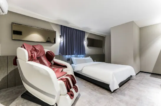 Stay 25 Hotels near Samsung Electronics