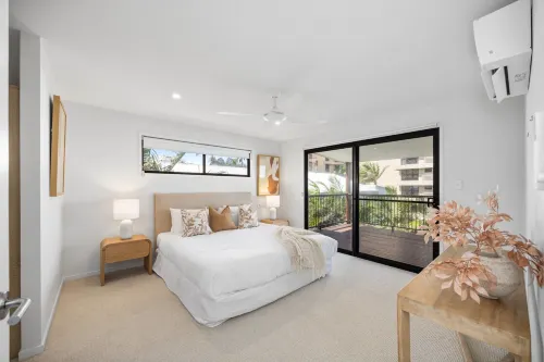 Bright Beachside Family House With Ocean Views - 3-Star