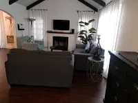 3 bedroom plus 2 baths in Beverly hills