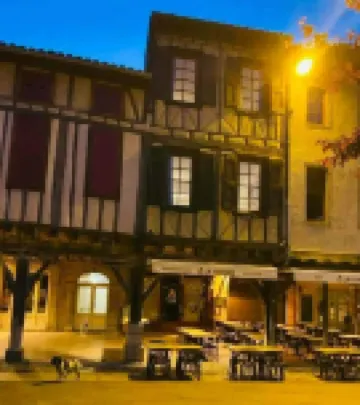 Hôte Labyrinthe Lit 180 cm Salle de Bain, Petit Dej Compris