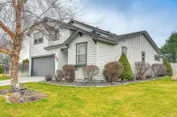 Fenced Yard & Fire Pit! Kennewick Family Retreat - Homestays