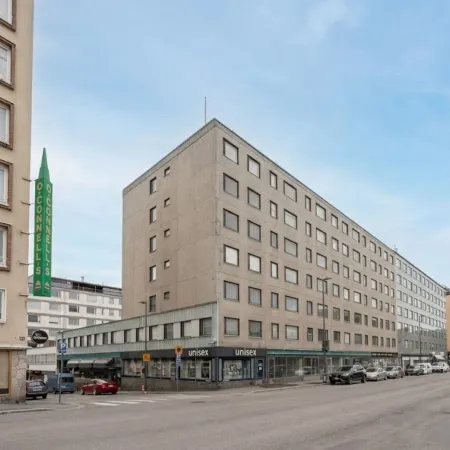 1Br Next to Railway Station & Nokia Arena