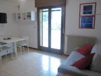 Cozy flat with garden near beach