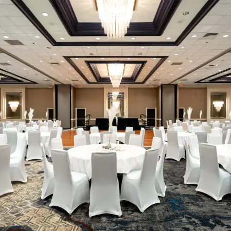 DoubleTree by Hilton Hotel Houston Hobby Airport