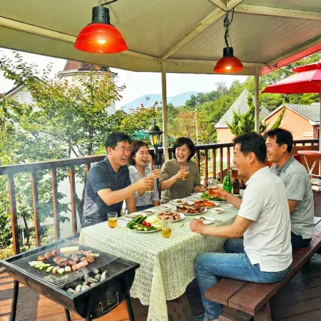 Jecheon Lake View Pension Отели рядом с достопримечательностью «Храм Чонбанса»