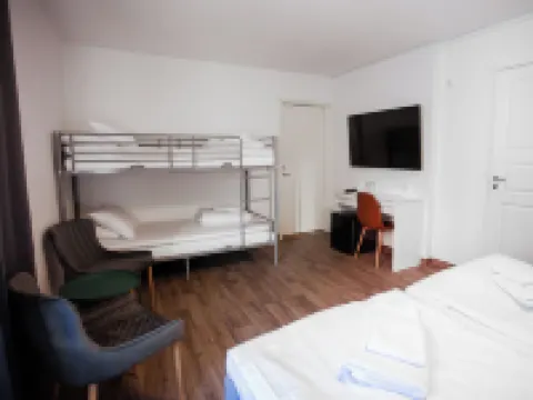 Hotel Aveny Bed & Breakfast Отели в г. 