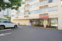 威基基華美達廣場飯店 - 停車場