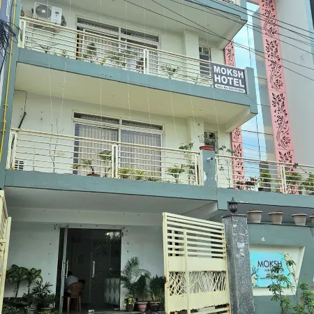 Moksh Hotel