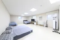 Yeonggwang Mini Hotel - Motels