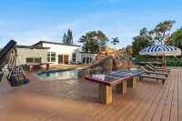 Unique Private Racing Track Villa - Villas