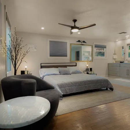 The Mixture - Hot Tub, Fire Pit & Covered Outdoor Dining 3 Bedroom Home
