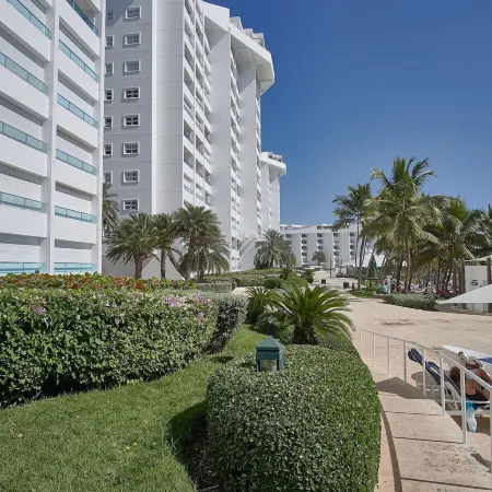 Marbella LUX Essence Beachfront Pool 11thfloor