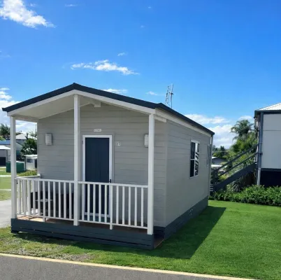 Batemans Bay Holiday Park & Hostel