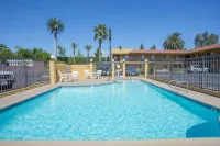 Hotel Seville - Ontario Airport/Chino - Pools